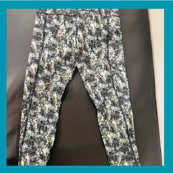 EVOLUTION AND CREATION 7/8 high waist snake print leggings. Size L, blue - Picture 8 of 8